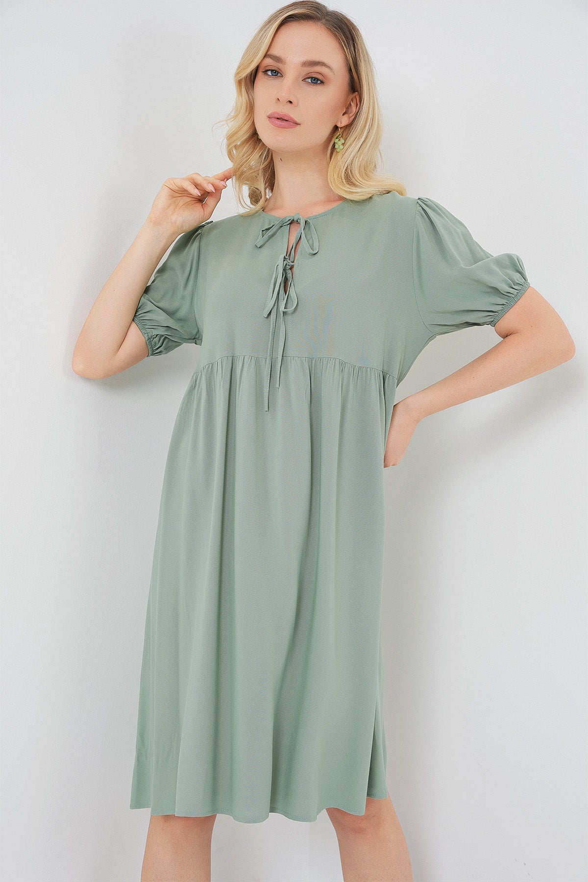 elegant green dress with puff half sleeves