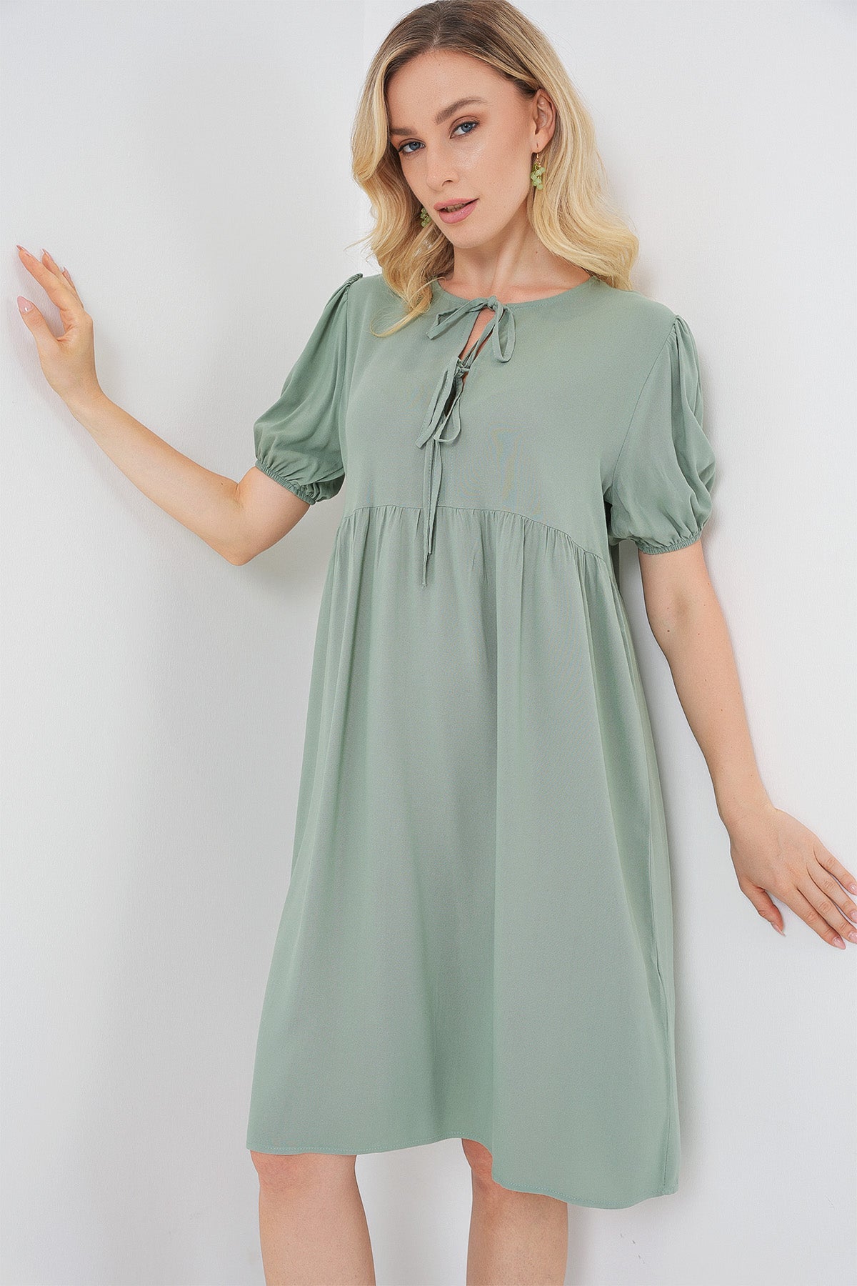 Elegant Green Modest Shift Dress – Puff Sleeve