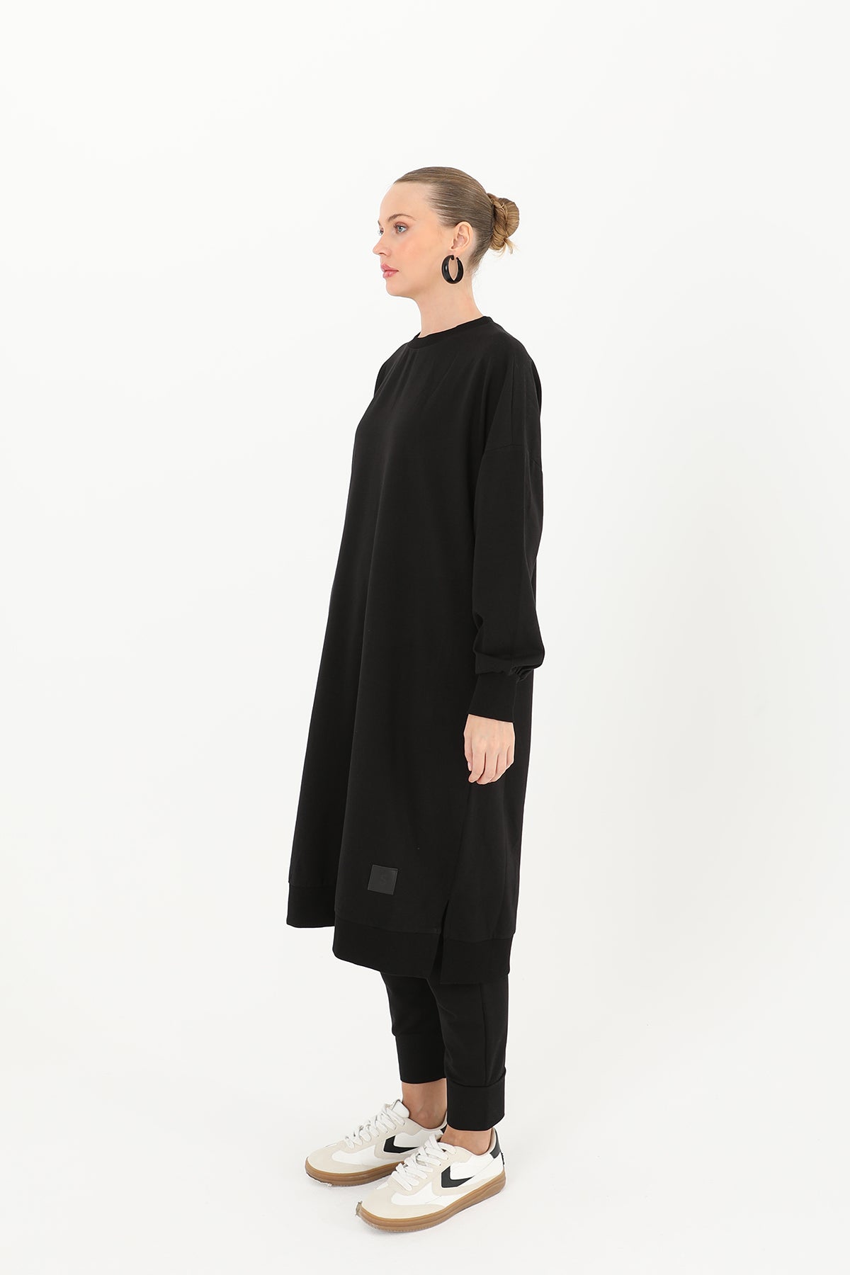 black everyday modest athleisure wear